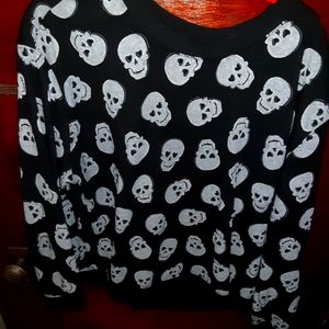 XXL No Boundaries Sweater Skulls